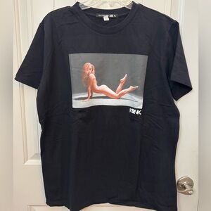 Kayden K Black Graphic T-Shirt with Artistic Print. Large